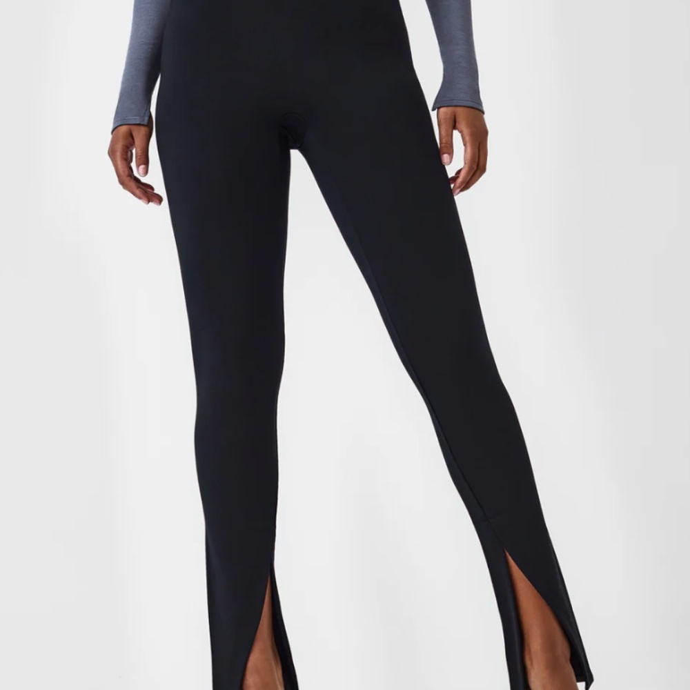 NWT - The Perfect Front Slit Legging from Spanx - Medium